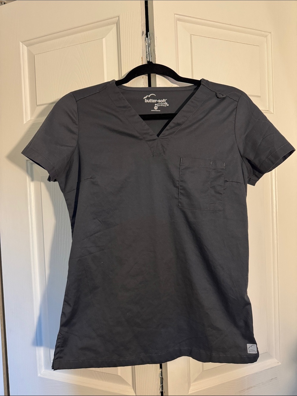 Butter-Soft V-Neck Scrub Top in Charcoal Grey Size XS
